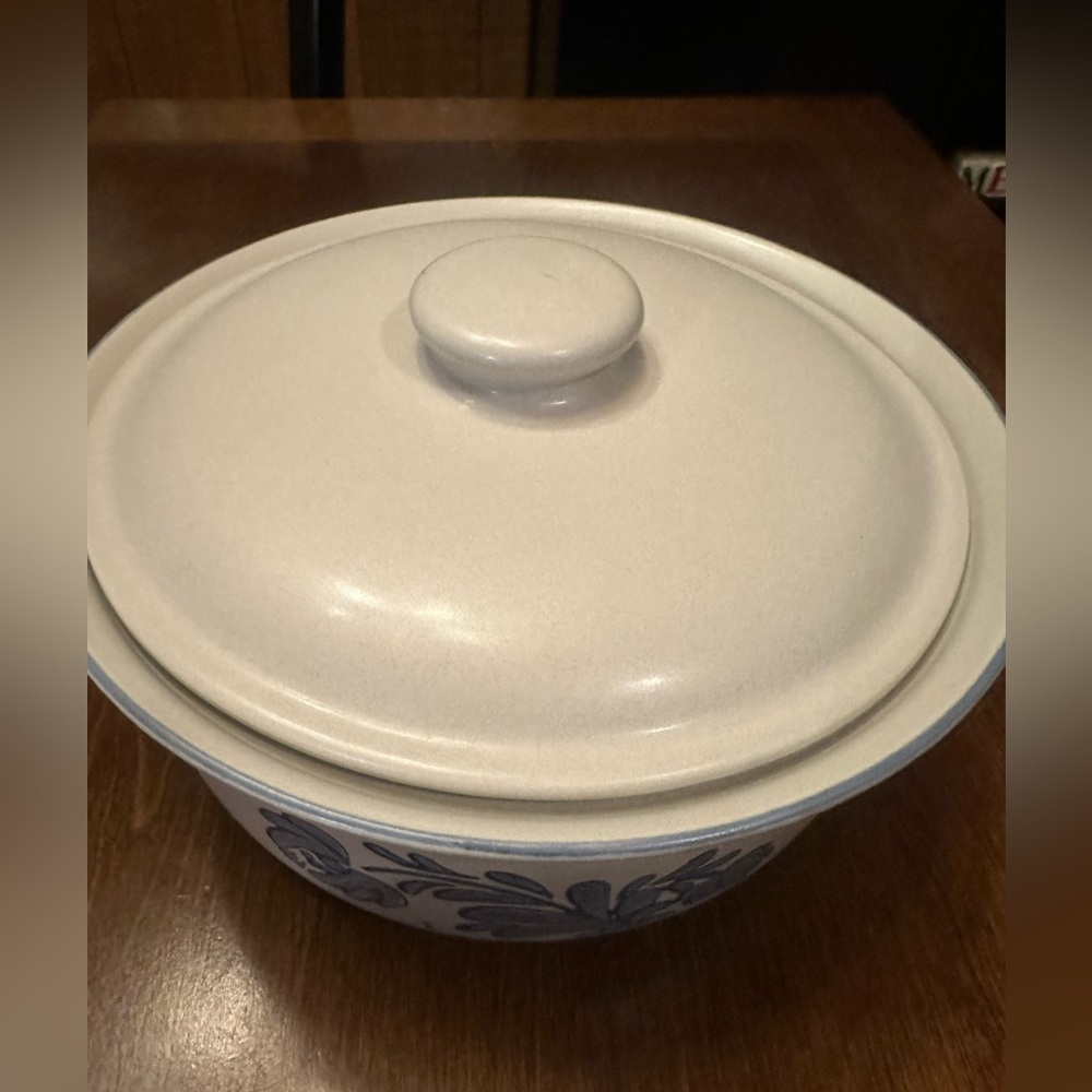 vintage Pfaltzgraff Yorktowne stoneware covered baking dish - Picture 2 of 8